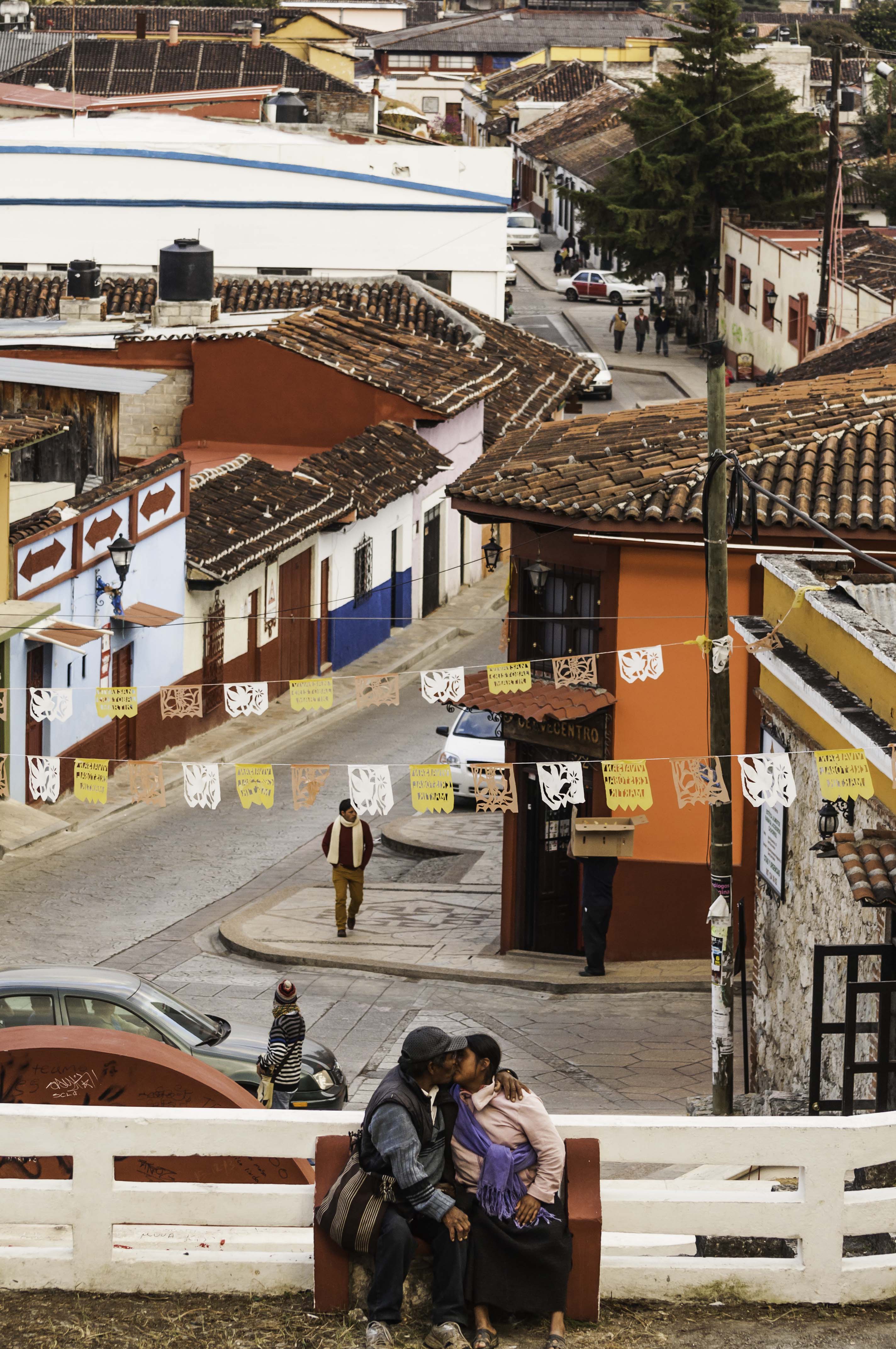Couple sharing a kiss, San Cristóbal de las Casas